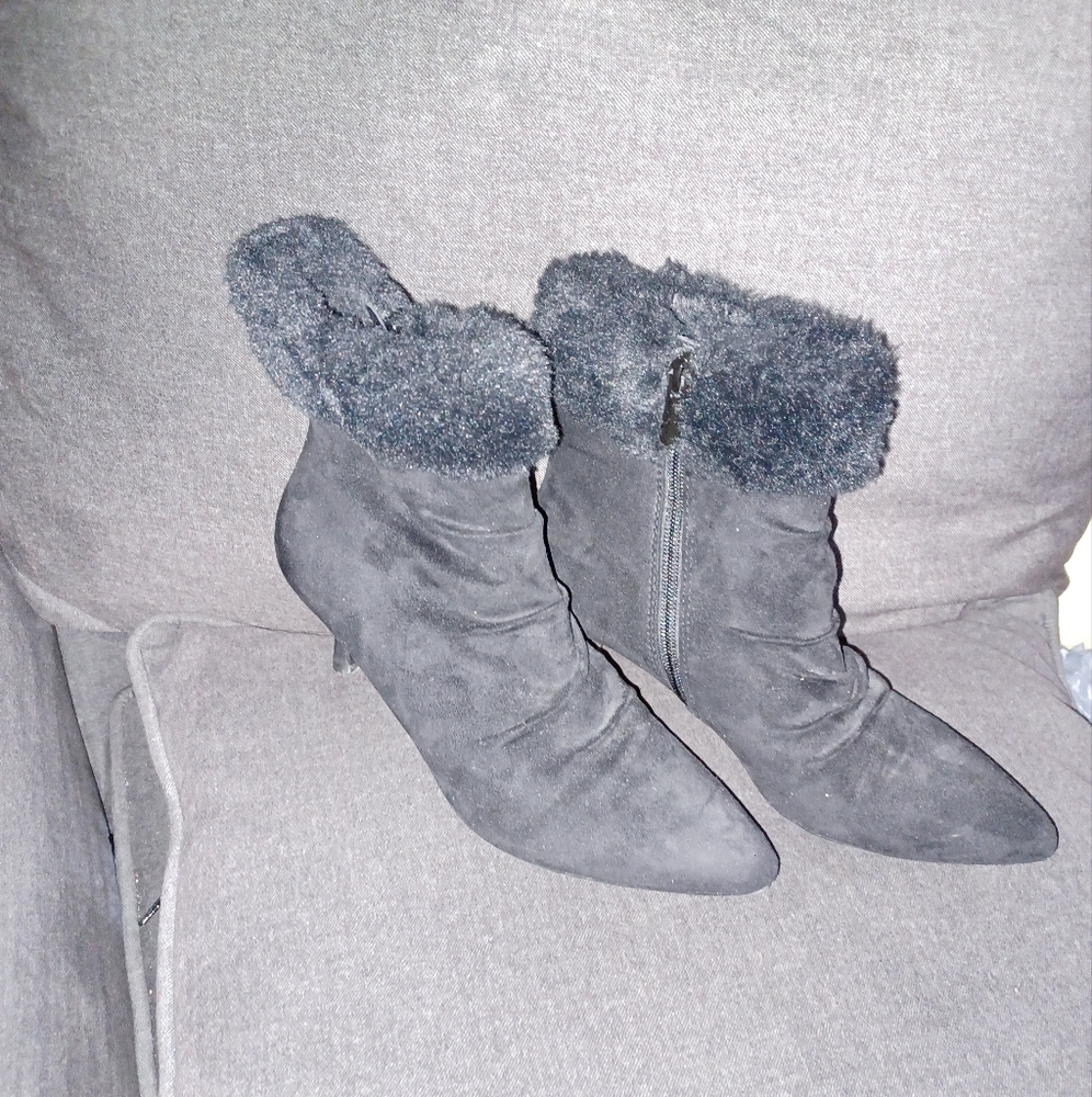 Impo black boots size 7 (110322B)